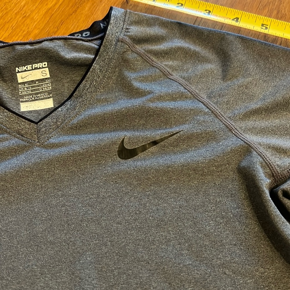 Nike pro‎ tshirt - Picture 8 of 9
